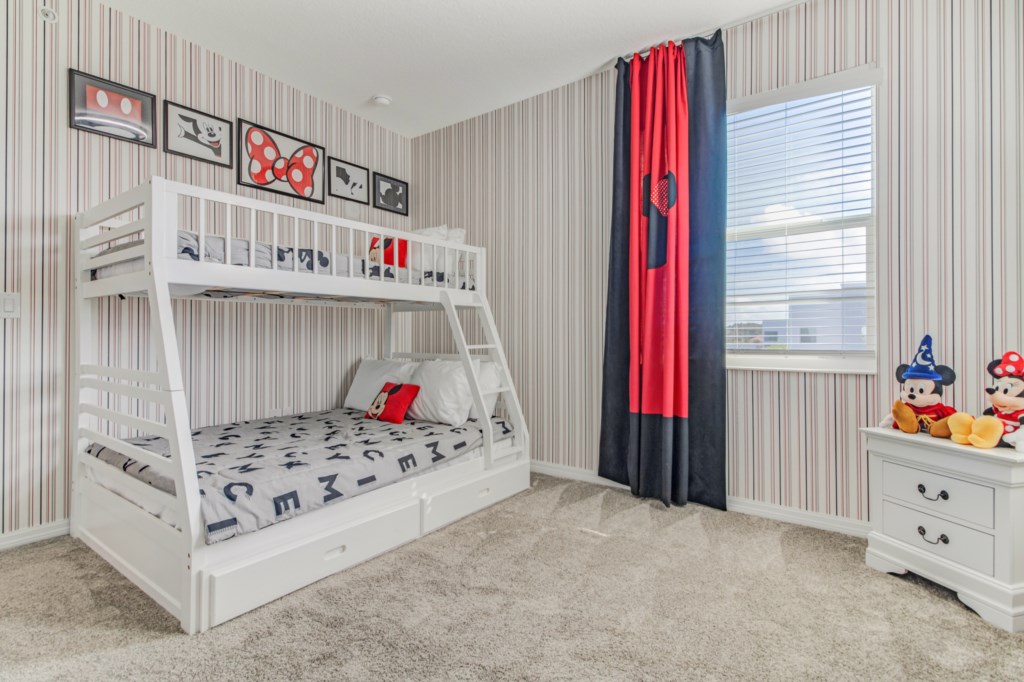 Cozinha gourmet da Casa Paradox com ilha central e acabamento premium